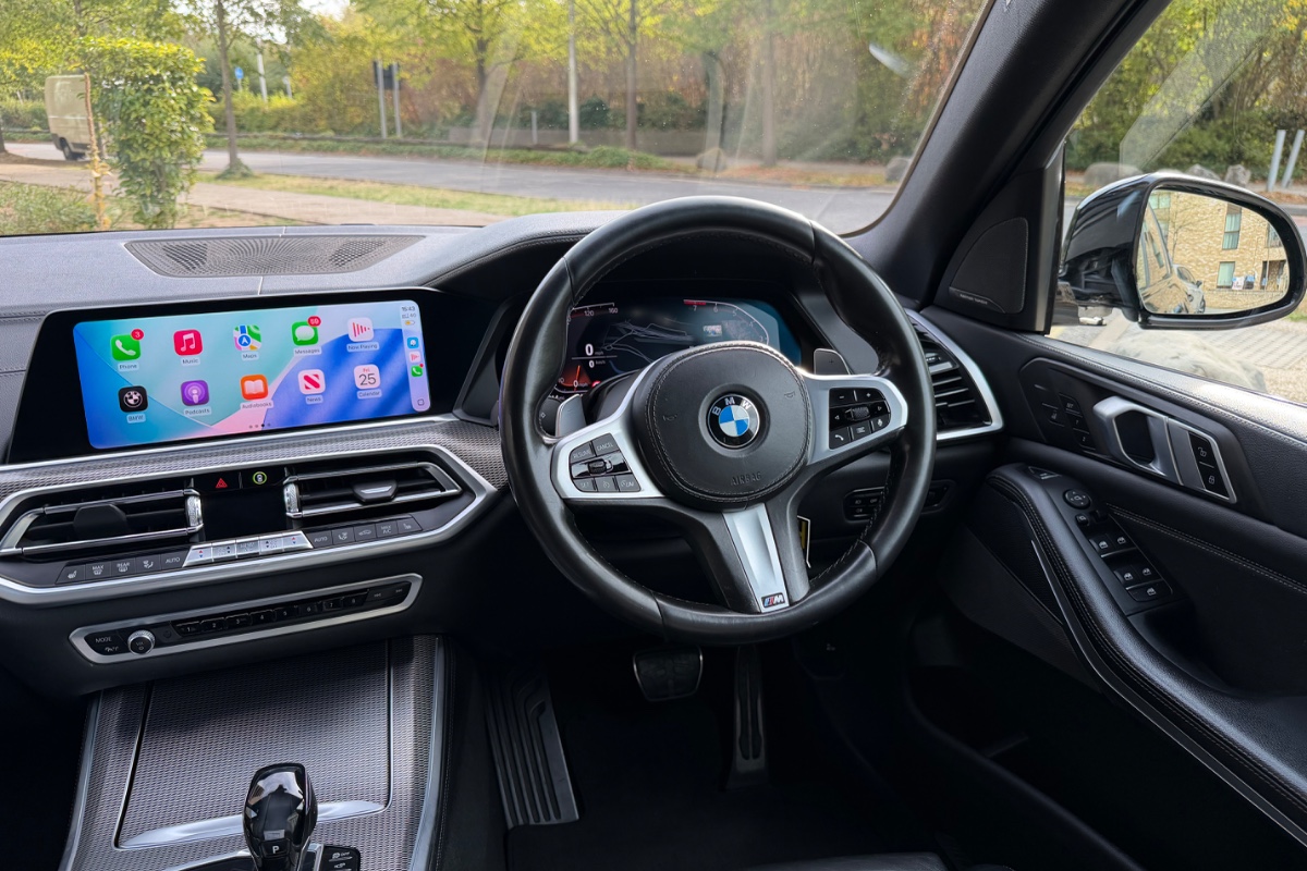 BMW X5 (7S) photo 8