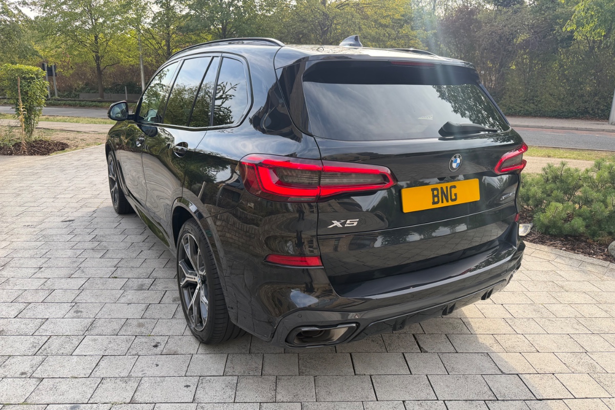 BMW X5 (7S) photo 2