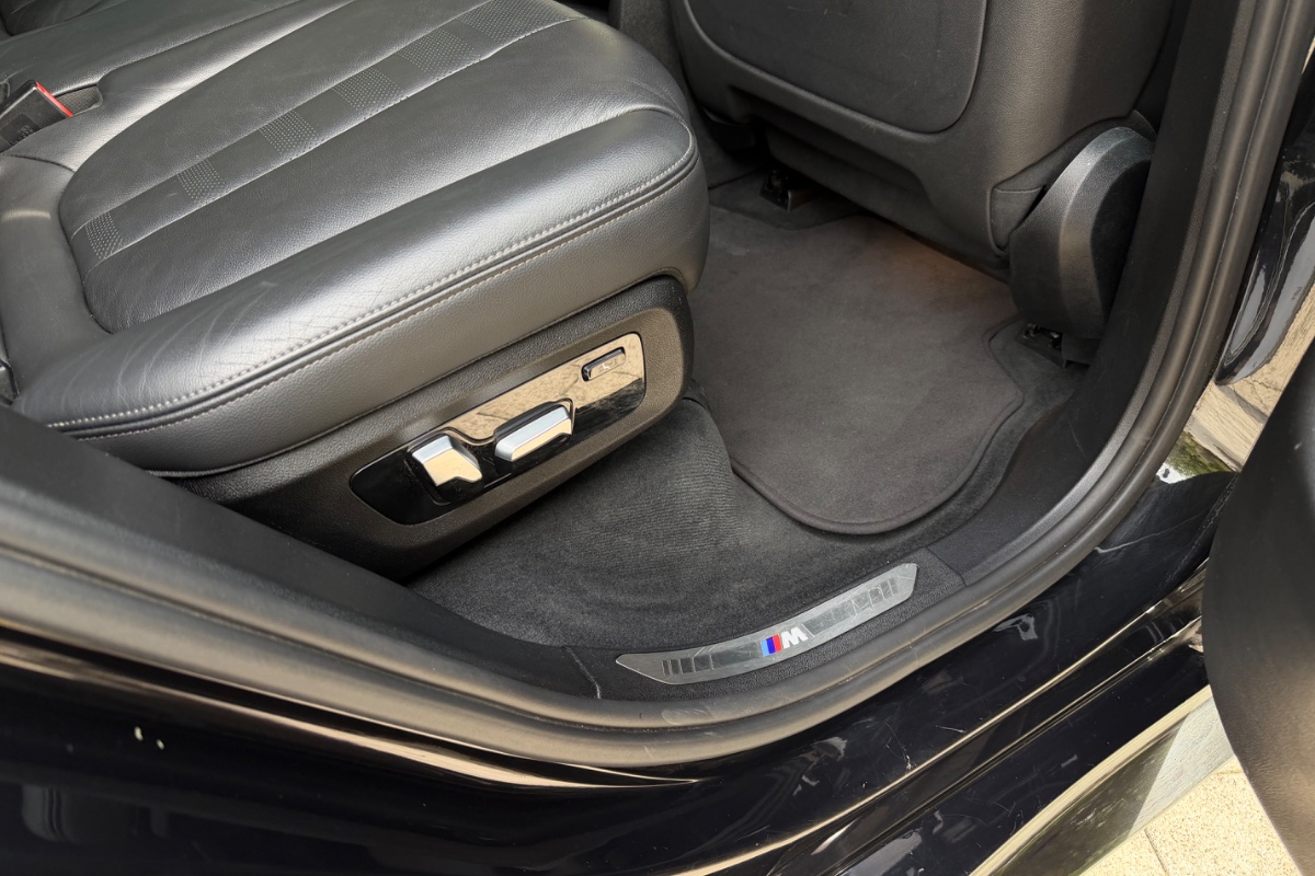 BMW X5 (7S) photo 6