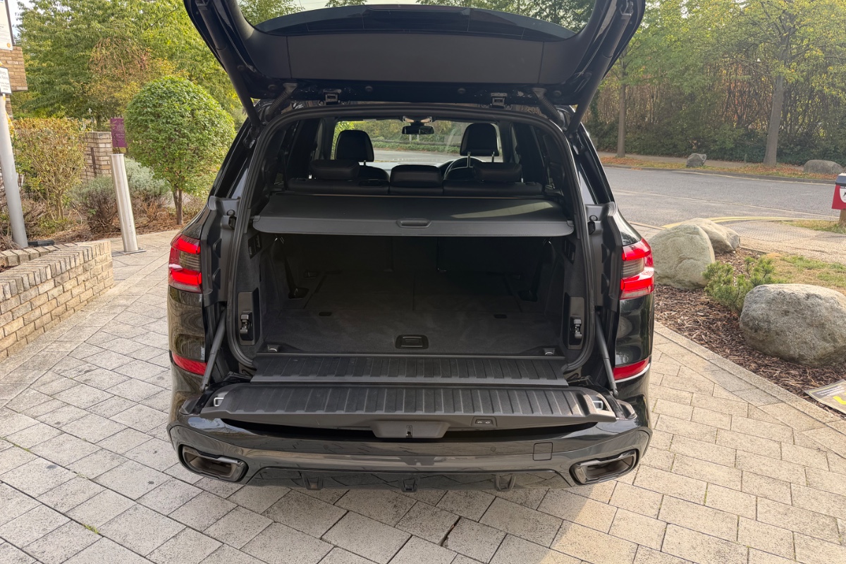 BMW X5 (7S) photo 10