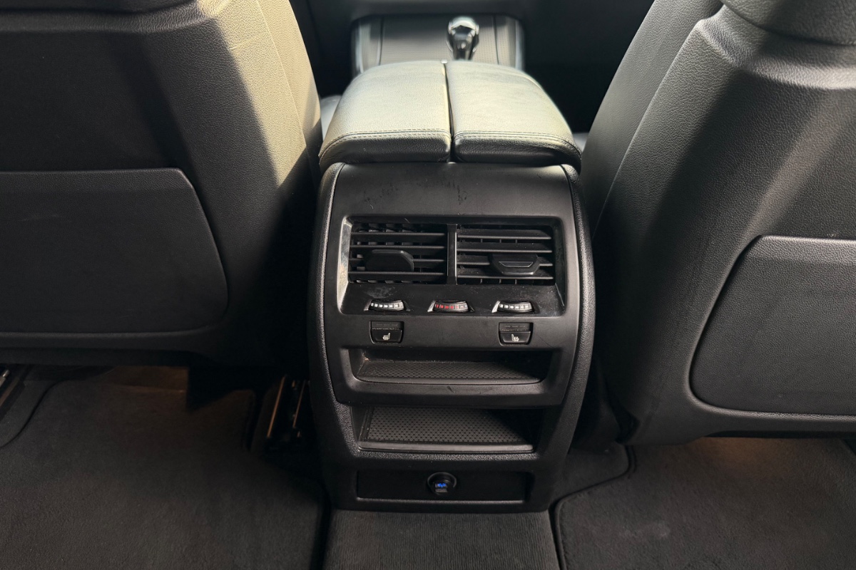 BMW X5 (7S) photo 7